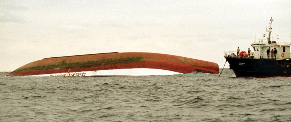 Το ναυάγιο του «Δύστος»: 19 χρόνια μετά την τραγωδία στα ανοιχτά της Κύμης [εικόνες & βίντεο] | iefimerida.gr 6