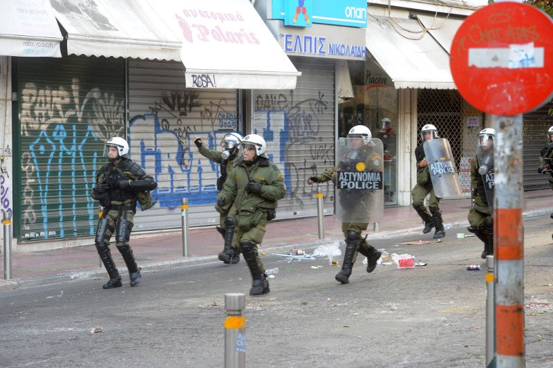 Ενταση στην πορεία μνήμης για τον Γρηγορόπουλο, στη Θεσσαλονίκη [εικόνες & βίντεο] | iefimerida.gr 4