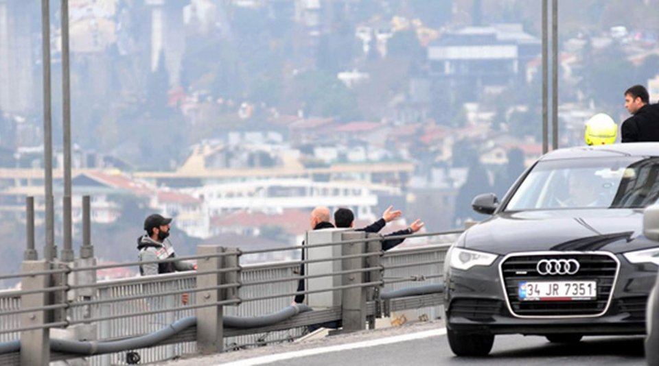 Ο Ερντογάν έσωσε 30χρονο από την αυτοκτονία -Το χειροφίλημα και τα... μαγικά λόγια του Τούρκου Προέδρου [βίντεο] | iefimerida.gr 0