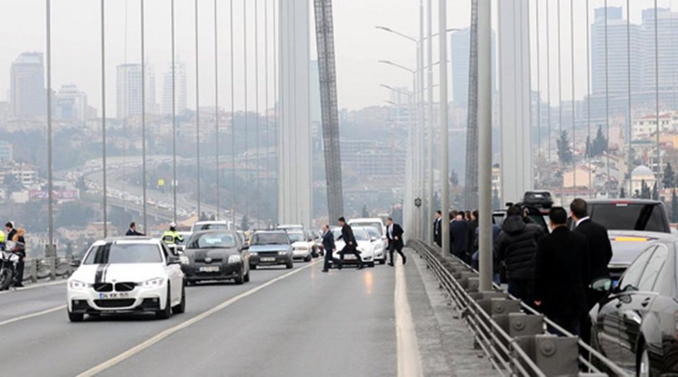 Ο Ερντογάν έσωσε 30χρονο από την αυτοκτονία -Το χειροφίλημα και τα... μαγικά λόγια του Τούρκου Προέδρου [βίντεο] | iefimerida.gr 3