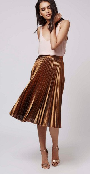 Η μίντι φουσκωτή φούστα που λάνσαρε η Οντρεϊ είναι και πάλι μόδα -Οι 10 πιο στιλάτες της αγοράς και πώς να τη φορέσετε [εικόνες] | iefimerida.gr 9