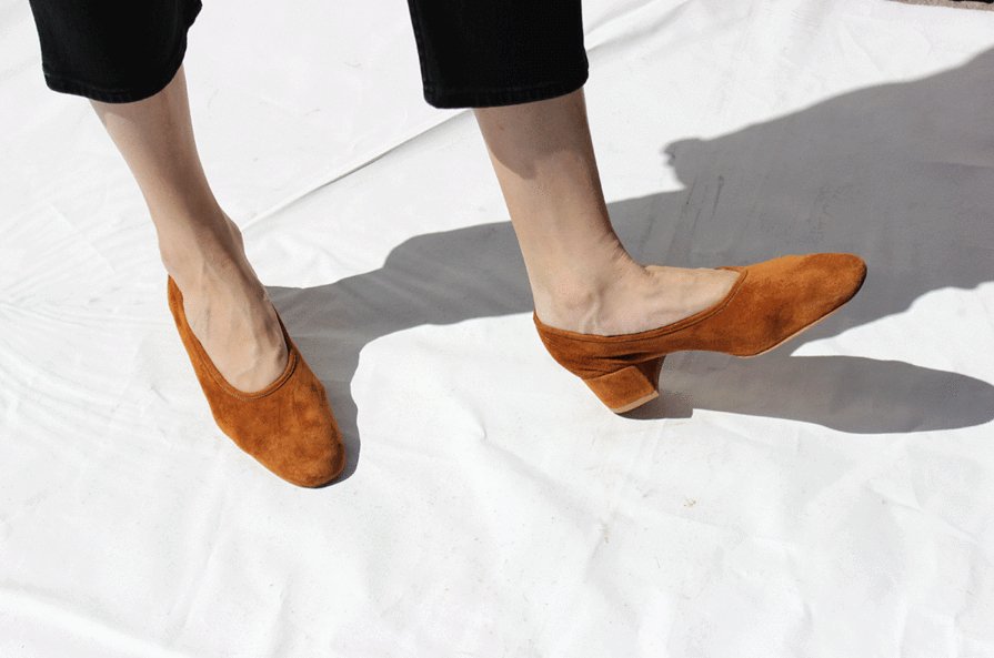 Glove shoes: Πως τα πιο παλιομοδίτικα παπούτσια της γιαγιάς κατέληξαν να γίνουν η τελευταία λέξη της μόδας [εικόνες] | iefimerida.gr 7