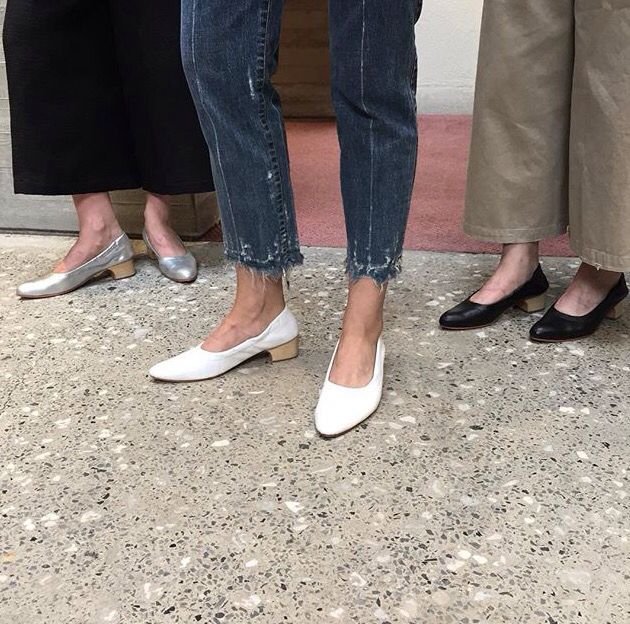 Glove shoes: Πως τα πιο παλιομοδίτικα παπούτσια της γιαγιάς κατέληξαν να γίνουν η τελευταία λέξη της μόδας [εικόνες] | iefimerida.gr 8