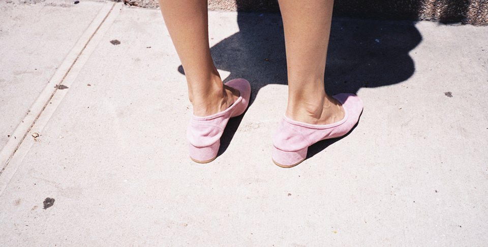 Glove shoes: Πως τα πιο παλιομοδίτικα παπούτσια της γιαγιάς κατέληξαν να γίνουν η τελευταία λέξη της μόδας [εικόνες] | iefimerida.gr 10
