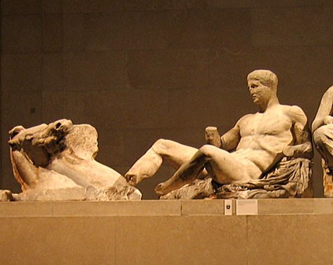 Σάλος με την Gucci: «Εντυσε» με ρούχα της τα γλυπτά του Παρθενώνα -Εικαστικό βανδαλισμό καταγγέλλει Ομιλος για την Unesco [εικόνες] | iefimerida.gr 3