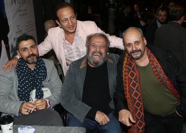 Ολο το ελληνικό θέατρο στην κηδεία του Μηνά Χατζησάββα - Στο εξωτερικό η σορός του για αποτέφρωση [εικόνες] | iefimerida.gr 34