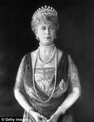 Σε παροξυσμό οι Βρετανοί: Η Κέιτ φόρεσε την τιάρα της Νταϊάνα -Η ιστορία αιώνων του διαμαντένιου στέμματος [εικόνες]    | iefimerida.gr 6