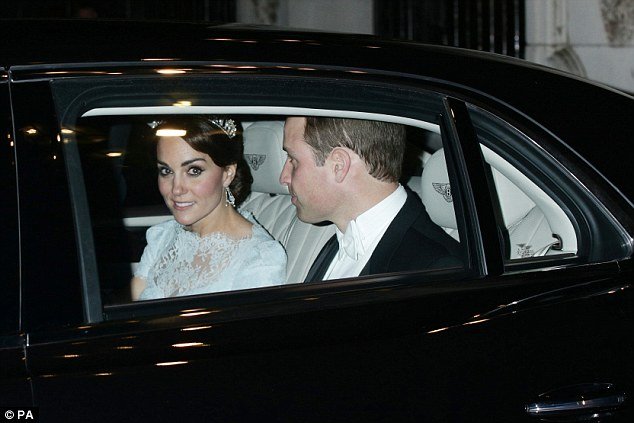 Σε παροξυσμό οι Βρετανοί: Η Κέιτ φόρεσε την τιάρα της Νταϊάνα -Η ιστορία αιώνων του διαμαντένιου στέμματος [εικόνες]    | iefimerida.gr 4