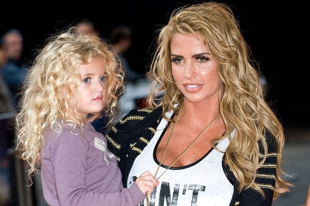 Σάλος με την 8χρονη προκλητικά βαμμένη κόρη της Κέιτι Πράις [εικόνες] | iefimerida.gr 5