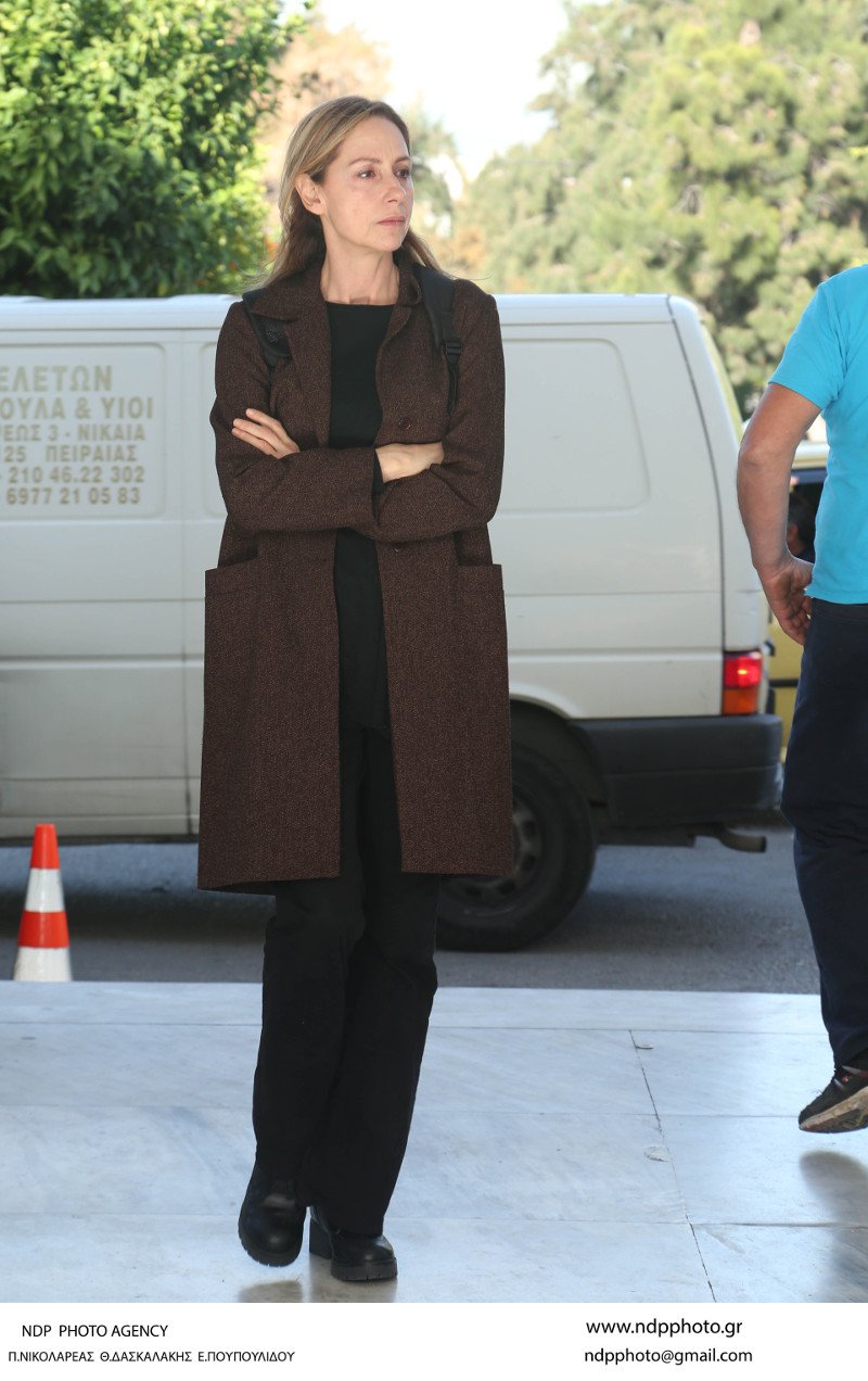 Ολο το ελληνικό θέατρο στην κηδεία του Μηνά Χατζησάββα - Στο εξωτερικό η σορός του για αποτέφρωση [εικόνες] | iefimerida.gr 30