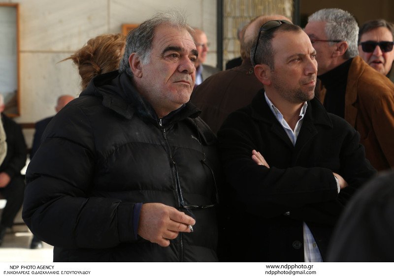 Ολο το ελληνικό θέατρο στην κηδεία του Μηνά Χατζησάββα - Στο εξωτερικό η σορός του για αποτέφρωση [εικόνες] | iefimerida.gr 28