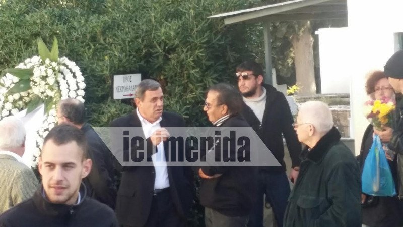 Φίλοι και συγγενείς είπαν το τελευταίο αντίο στον Ντάνο Λυγίζο -Τον ξέχασαν οι ηθοποιοί...  [εικόνες] | iefimerida.gr 0