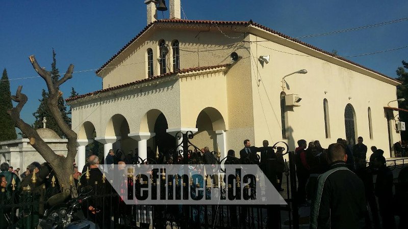 Φίλοι και συγγενείς είπαν το τελευταίο αντίο στον Ντάνο Λυγίζο -Τον ξέχασαν οι ηθοποιοί...  [εικόνες] | iefimerida.gr 7