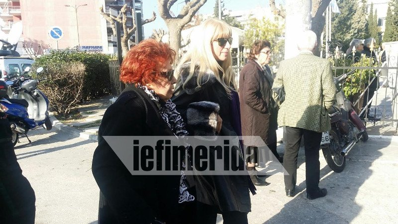 Φίλοι και συγγενείς είπαν το τελευταίο αντίο στον Ντάνο Λυγίζο -Τον ξέχασαν οι ηθοποιοί...  [εικόνες] | iefimerida.gr 8