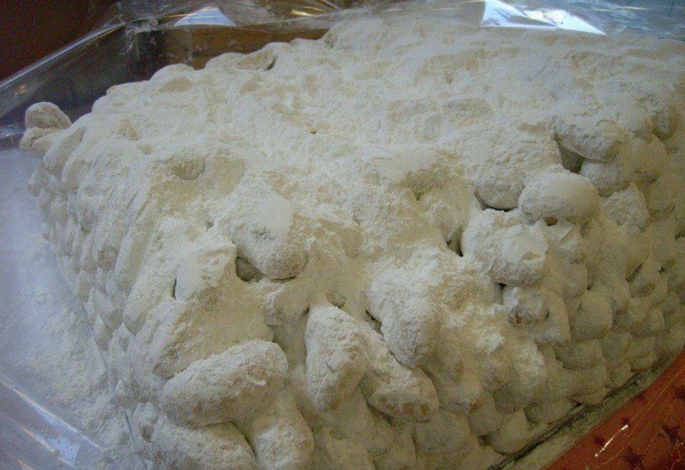 Αυτά τα 6 μαγαζιά πωλούν κουραμπιέδες... μαμάς -Βουτυράτους με αμύγδαλο, σπιτικούς [εικόνες] | iefimerida.gr 5