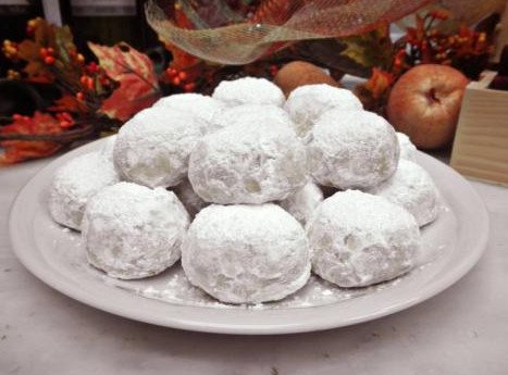 Αυτά τα 6 μαγαζιά πωλούν κουραμπιέδες... μαμάς -Βουτυράτους με αμύγδαλο, σπιτικούς [εικόνες] | iefimerida.gr 4