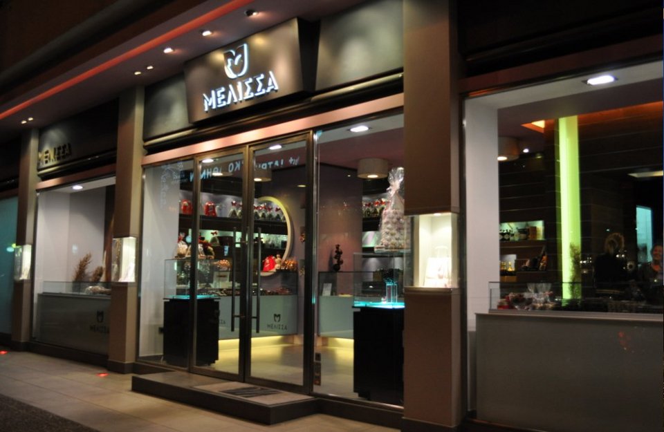 Αυτά τα 6 μαγαζιά πωλούν κουραμπιέδες... μαμάς -Βουτυράτους με αμύγδαλο, σπιτικούς [εικόνες] | iefimerida.gr 2