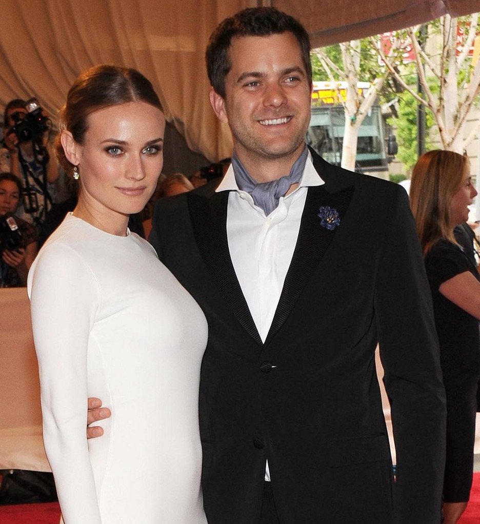 Νταϊάν Κρούγκερ: «Ορμηξε» στον συμπρωταγωνιστή της -Παθιασμένα φιλιά σε μπαρ [εικόνες]  | iefimerida.gr 3