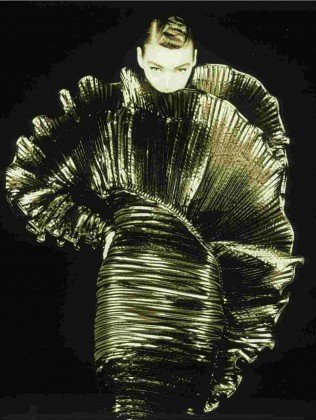 Πέθανε η Krizia: Η μεγάλη κυρία της ιταλικής μόδας που επέβαλε τα καυτά σορτς [εικόνες] | iefimerida.gr 1