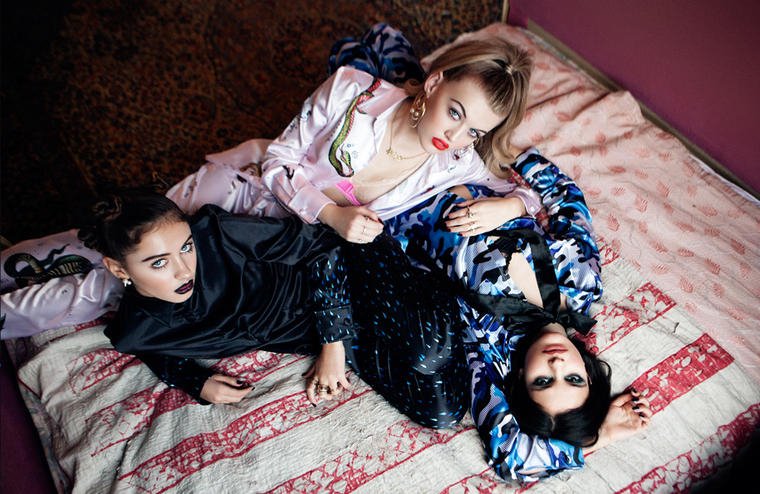 Ιρις, η 15χρονη κόρη του Τζουντ Λο βγαίνει στις πασαρέλες [εικόνες] | iefimerida.gr 2