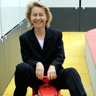 Η πιο πιθανή διάδοχος της Μέρκελ: Η χαμογελαστή ξανθιά υπουργός Αμυνας, μητέρα 7 παιδιών [εικόνες] | iefimerida.gr 0