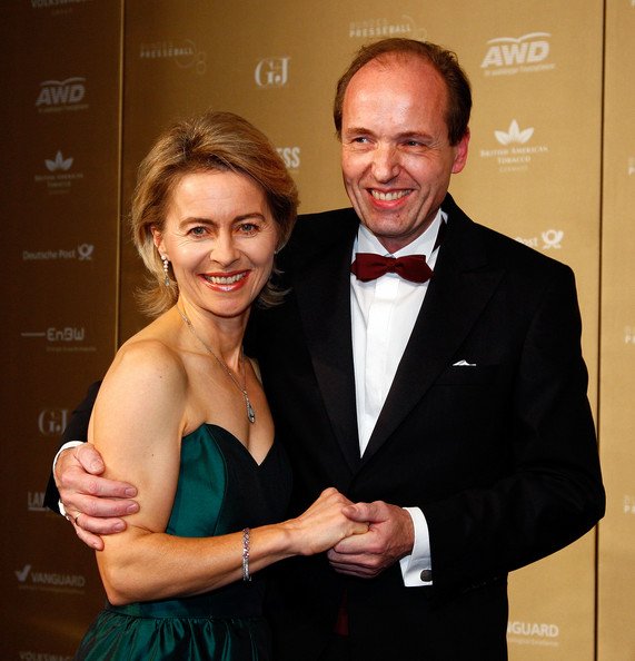 Η πιο πιθανή διάδοχος της Μέρκελ: Η χαμογελαστή ξανθιά υπουργός Αμυνας, μητέρα 7 παιδιών [εικόνες] | iefimerida.gr 1