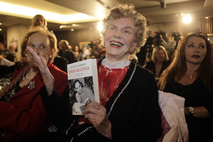 Οι γυναίκες του Ανδρέα κάνουν πόλεμο μέσω βιβλίων -Ολο το δηλητήριο στη φόρα [εικόνες] | iefimerida.gr 0