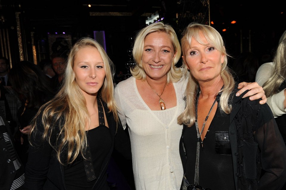 Μαριόν Λεπέν, το κορίτσι-θαύμα της γαλλικής ακροδεξιάς -Ξανθιά, αγγελικό πρόσωπο, ακροδεξιές απόψεις [εικόνες] | iefimerida.gr 9