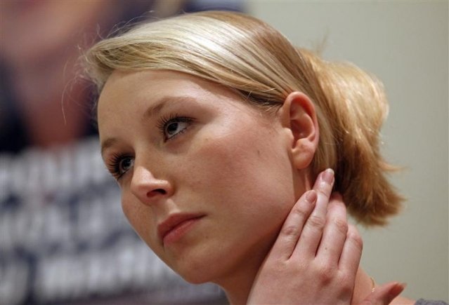 Μαριόν Λεπέν, το κορίτσι-θαύμα της γαλλικής ακροδεξιάς -Ξανθιά, αγγελικό πρόσωπο, ακροδεξιές απόψεις [εικόνες] | iefimerida.gr 8