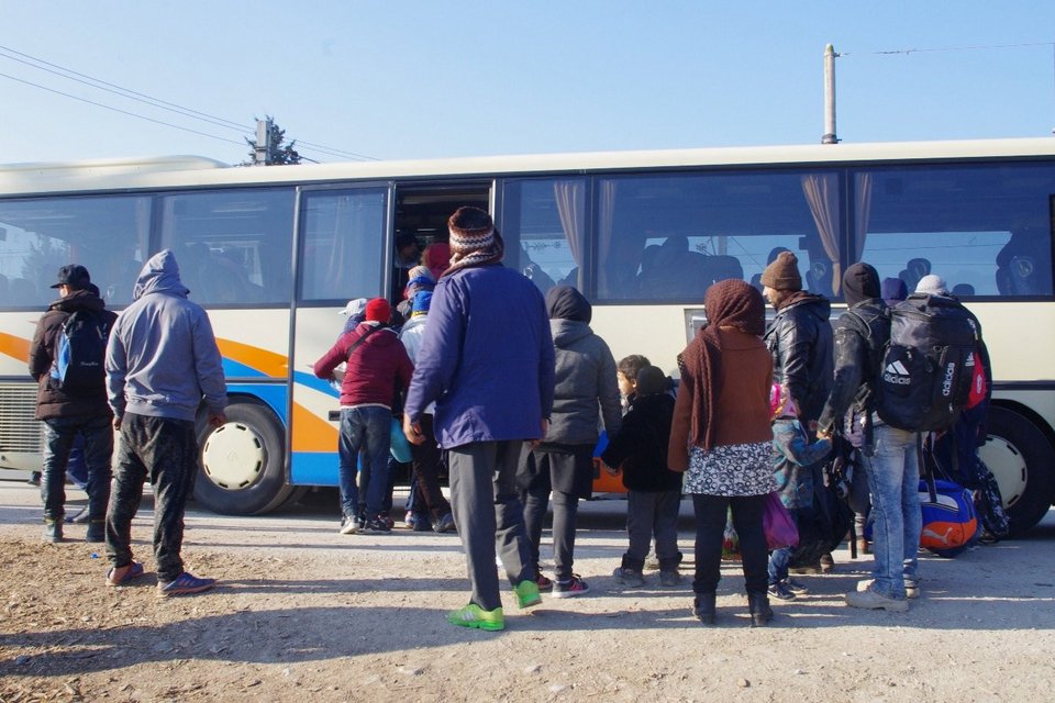Η επιχείρηση της αστυνομίας στην Ειδομένη -2.300 μετανάστες απομακρύνθηκαν [εικόνες & βίντεο]      | iefimerida.gr 2