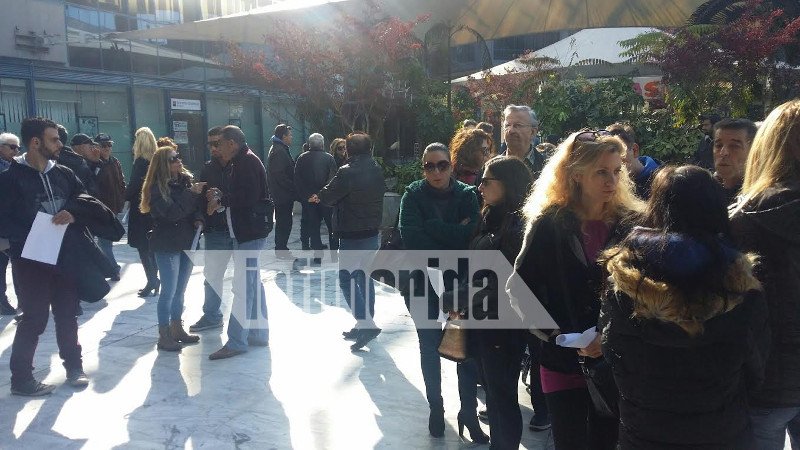 Απλήρωτοι ηθοποιοί και τεχνικοί από τα «Κλεμμένα Ονειρα» διαδήλωσαν έξω από το Mega [εικόνες] | iefimerida.gr 6