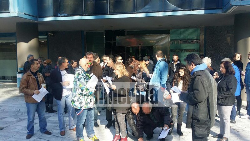 Απλήρωτοι ηθοποιοί και τεχνικοί από τα «Κλεμμένα Ονειρα» διαδήλωσαν έξω από το Mega [εικόνες] | iefimerida.gr 7