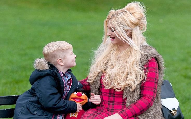 20χρονη έγινε πορνοστάρ για τα... δώρα του γιου της [εικόνες] | iefimerida.gr 0