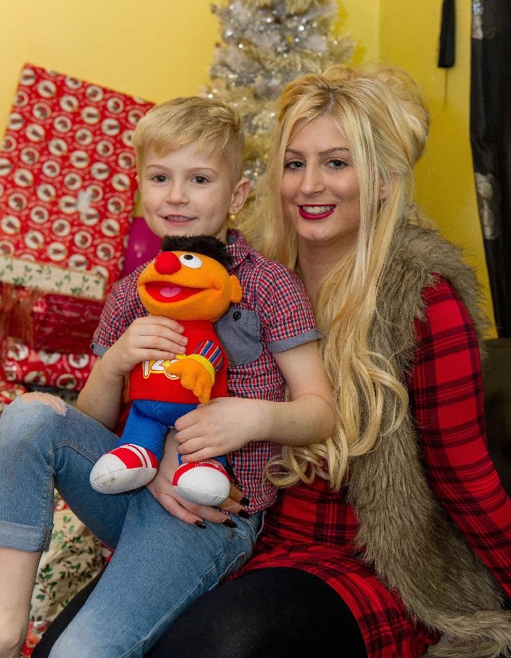 20χρονη έγινε πορνοστάρ για τα... δώρα του γιου της [εικόνες] | iefimerida.gr 1