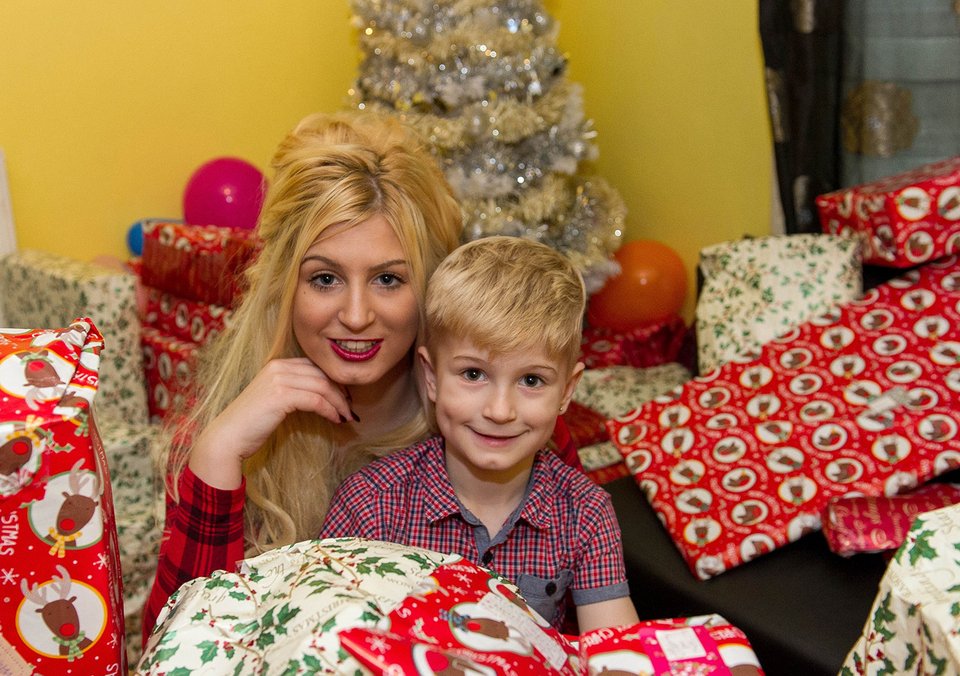 20χρονη έγινε πορνοστάρ για τα... δώρα του γιου της [εικόνες] | iefimerida.gr 2