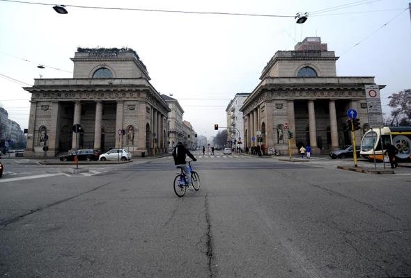 Μιλάνο, έρημη πόλη λόγω νέφους -Σε ισχύ η απαγόρευση κυκλοφορίας Ι.Χ. [εικόνες]  | iefimerida.gr 3