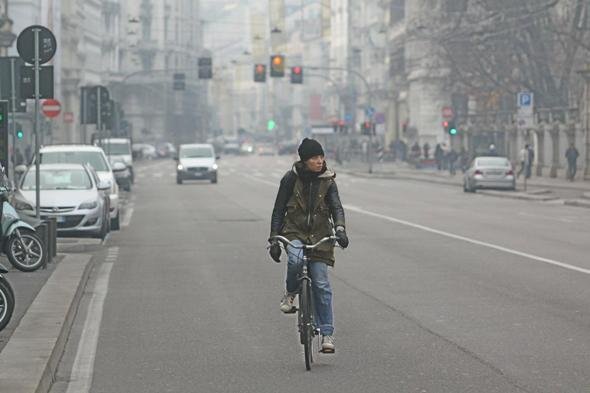 Μιλάνο, έρημη πόλη λόγω νέφους -Σε ισχύ η απαγόρευση κυκλοφορίας Ι.Χ. [εικόνες]  | iefimerida.gr 2