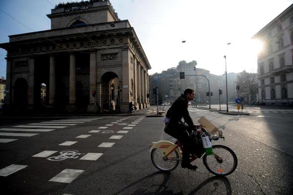 Μιλάνο, έρημη πόλη λόγω νέφους -Σε ισχύ η απαγόρευση κυκλοφορίας Ι.Χ. [εικόνες]  | iefimerida.gr 5
