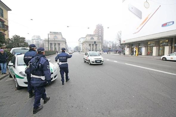 Μιλάνο, έρημη πόλη λόγω νέφους -Σε ισχύ η απαγόρευση κυκλοφορίας Ι.Χ. [εικόνες]  | iefimerida.gr 6