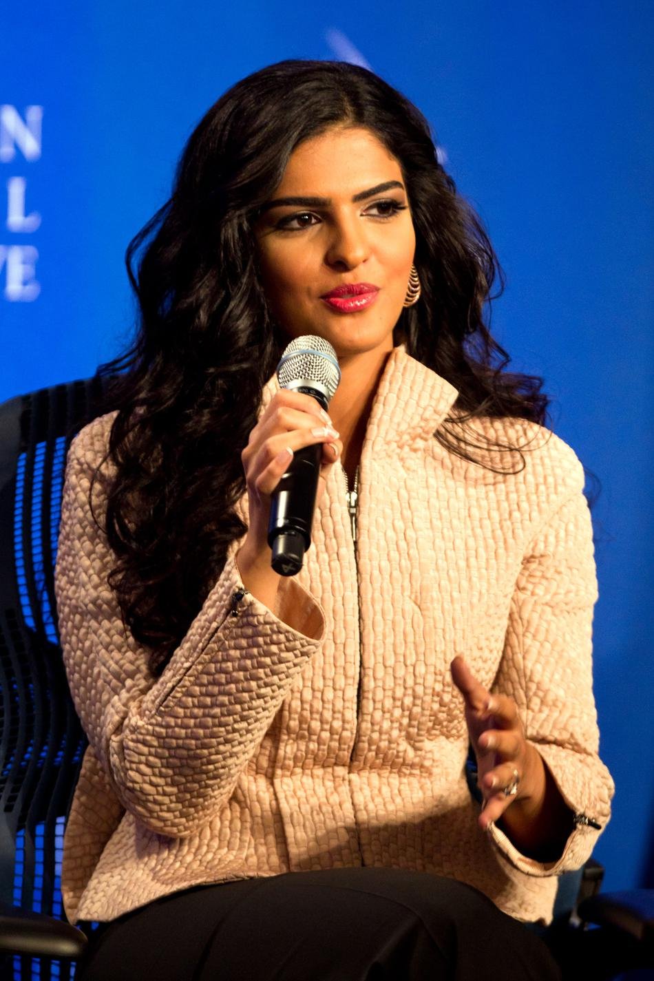 Γιατί οι μουσουλμάνες πριγκίπισσες και βασίλισσες δεν φοράνε πέπλο και hijab -Ενας άλλος κόσμος [εικόνες] | iefimerida.gr 10