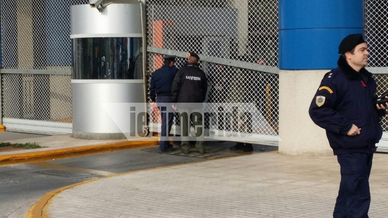 Εξω από το ΥΠΕΘΑ απλήρωτοι εργαζόμενοι των Ναυπηγείων Ελευσίνας | iefimerida.gr 3