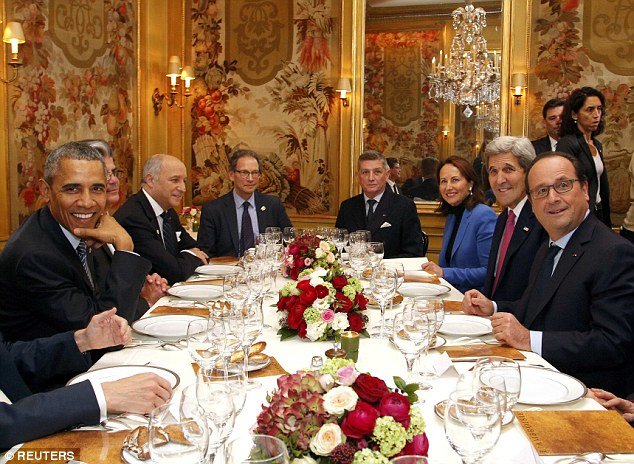 Οι ισχυροί έφαγαν μόνοι τους: Ομπάμα και Ολάντ στο «Αμβροσία», ίσως το καλύτερο εστιατόριο στον κόσμο -Χλιδή και γκουρμέ [εικόνες] | iefimerida.gr 1