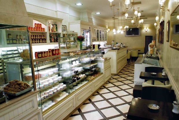 Αυτά τα 6 μαγαζιά πωλούν κουραμπιέδες... μαμάς -Βουτυράτους με αμύγδαλο, σπιτικούς [εικόνες] | iefimerida.gr 0