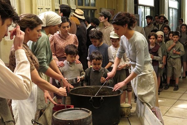 Ο Μανούσος Μανουσάκης στο iefimerida.gr: Είμαι ερωτευμένος με το «Ουζερί Τσιτσάνης» | iefimerida.gr 1