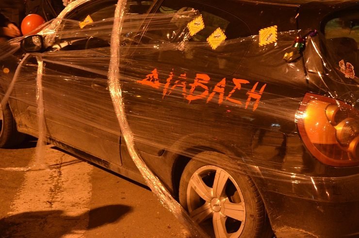 Η εκδίκηση των πεζών στη Θεσσαλονίκη -Χριστουγεννιάτικο «αμπαλάζ» στα παράνομα παρκαρισμένα αυτοκίνητα [εικόνες] | iefimerida.gr 4