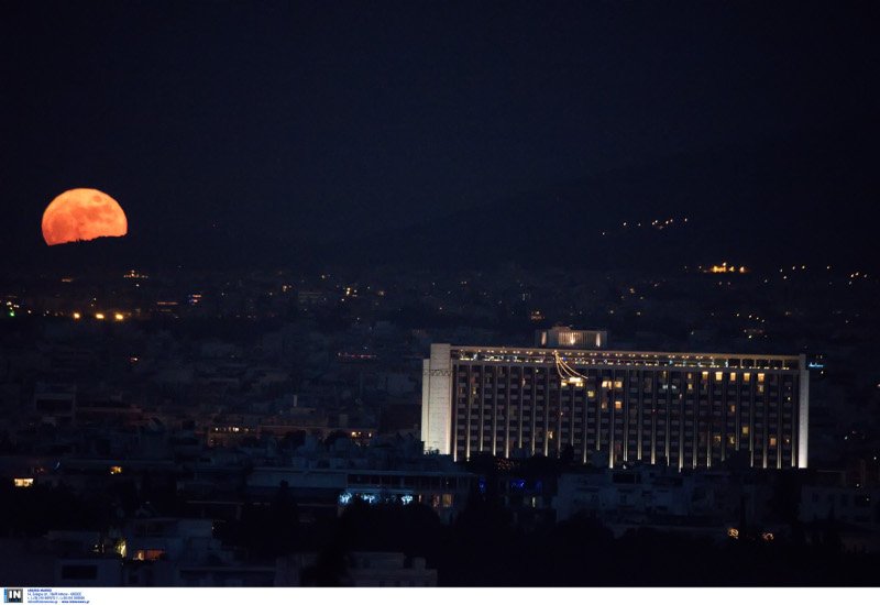 Μάγεψε το «Παγωμένο Φεγγάρι» -Το σπάνιο φαινόμενο στον ελληνικό ουρανό μέσα από 26 φωτογραφίες [εικόνες] | iefimerida.gr 3