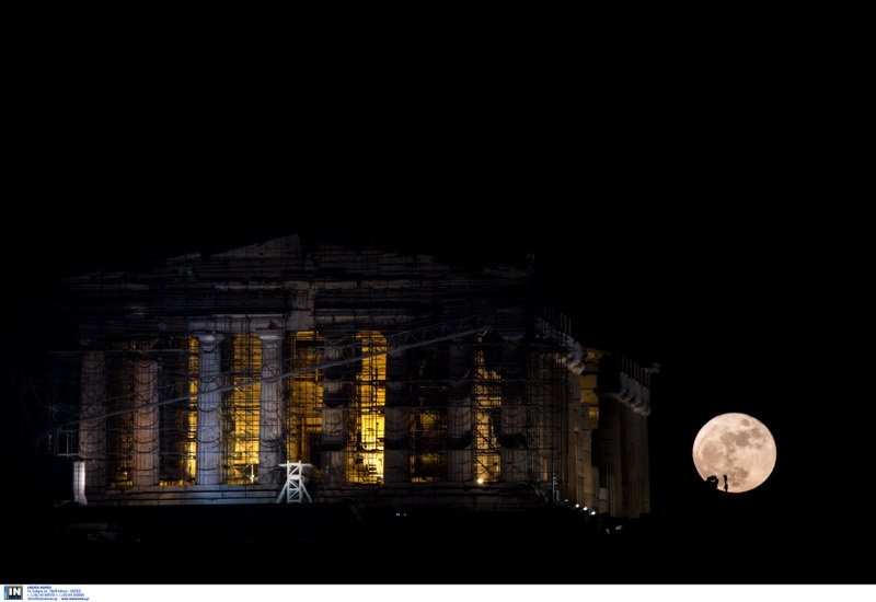 Μάγεψε το «Παγωμένο Φεγγάρι» -Το σπάνιο φαινόμενο στον ελληνικό ουρανό μέσα από 26 φωτογραφίες [εικόνες] | iefimerida.gr 4