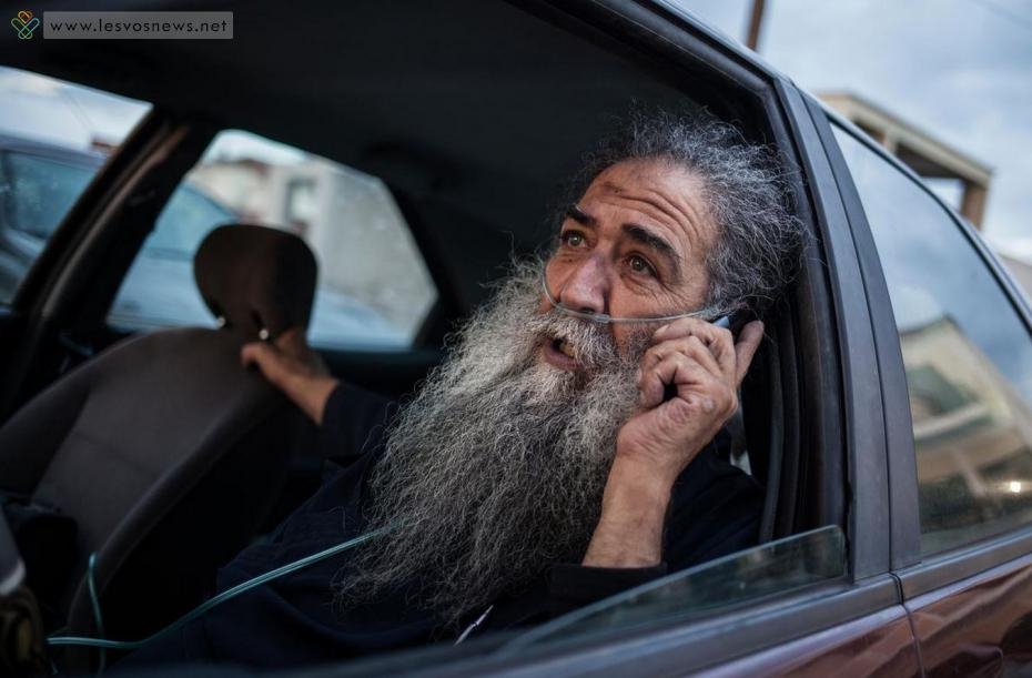 Οι αναγνώστες του iefimerida.gr ψήφισαν: Πρόσωπο της χρονιάς για το 2015 ο παπα-Στρατής, ο «Καλός Σαμαρείτης» της Λέσβου | iefimerida.gr 5