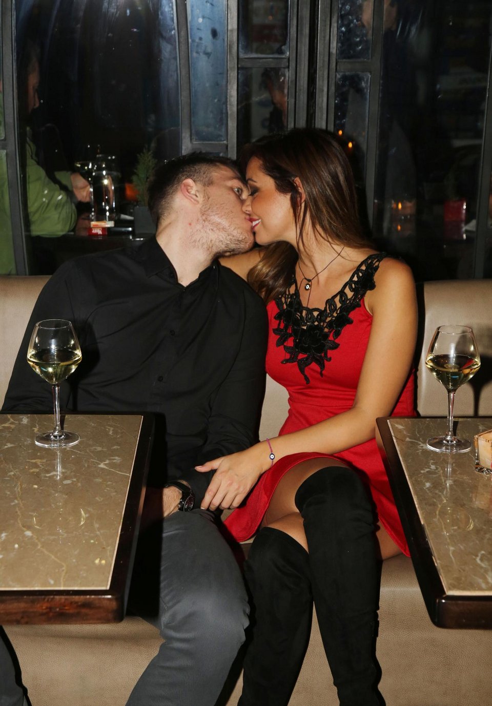 H σέξι ΟΝΝΕΔίτισσα φιλά παθιασμένα τον μπασκετμπολίστα της ΑΕΚ - Ο νέος έρωτας της πόλης [εικόνες] | iefimerida.gr 2