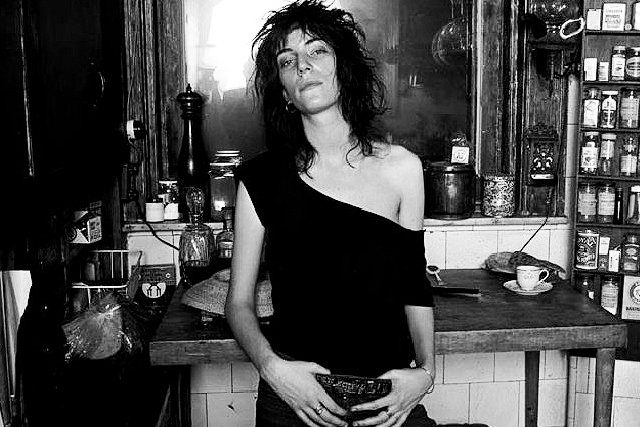 «Πάτι και Ρόμπερτ», το νέο βιβλίο με πολλές φωτογραφίες, της ηγερίας του ροκ, Πάτι Σμιθ [εικόνες, βίντεο] | iefimerida.gr 3